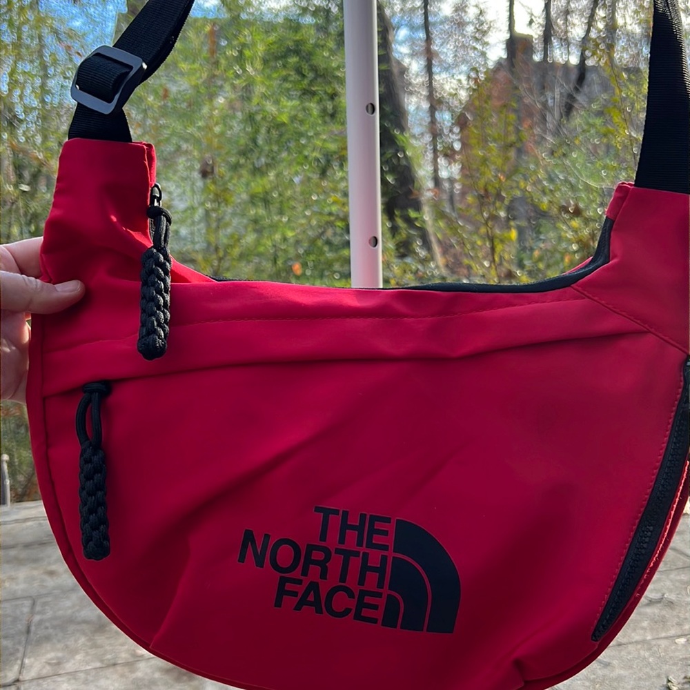 NWOT The North Face crossbody bag in Red